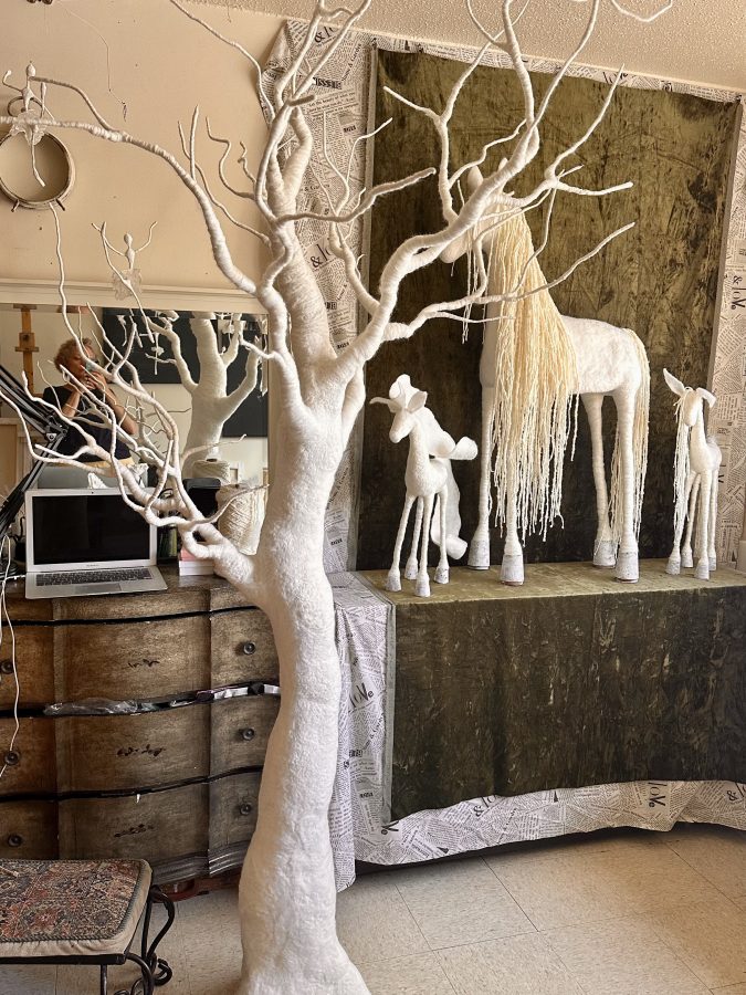 The Tree and The White Wanderers, photo 1